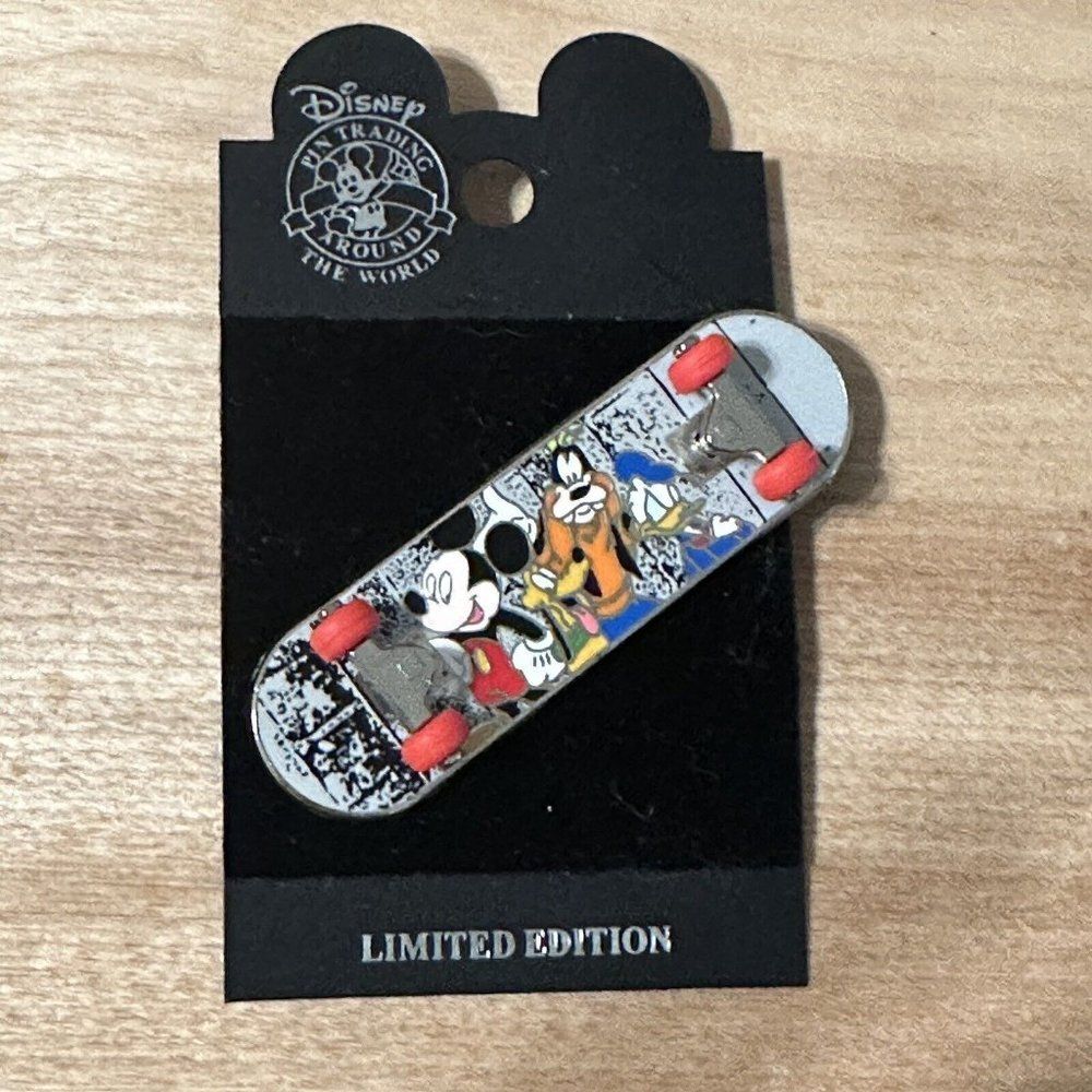 Disney Parks Trading Pin Mickey Mouse Skateboard Deck Pluto Goofy Donald Duck 3D